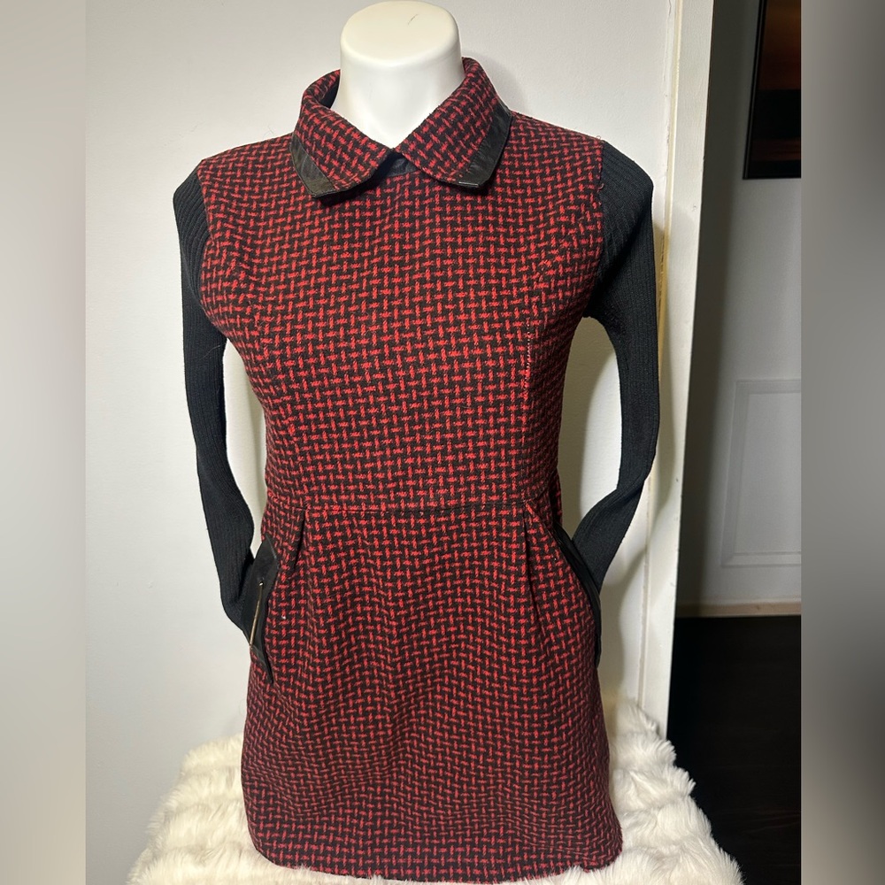 Chic Houndstooth Mini Dress in Black and Red